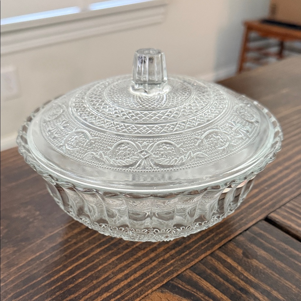 Elegant Clear Glass Decorative Bowl with Lid